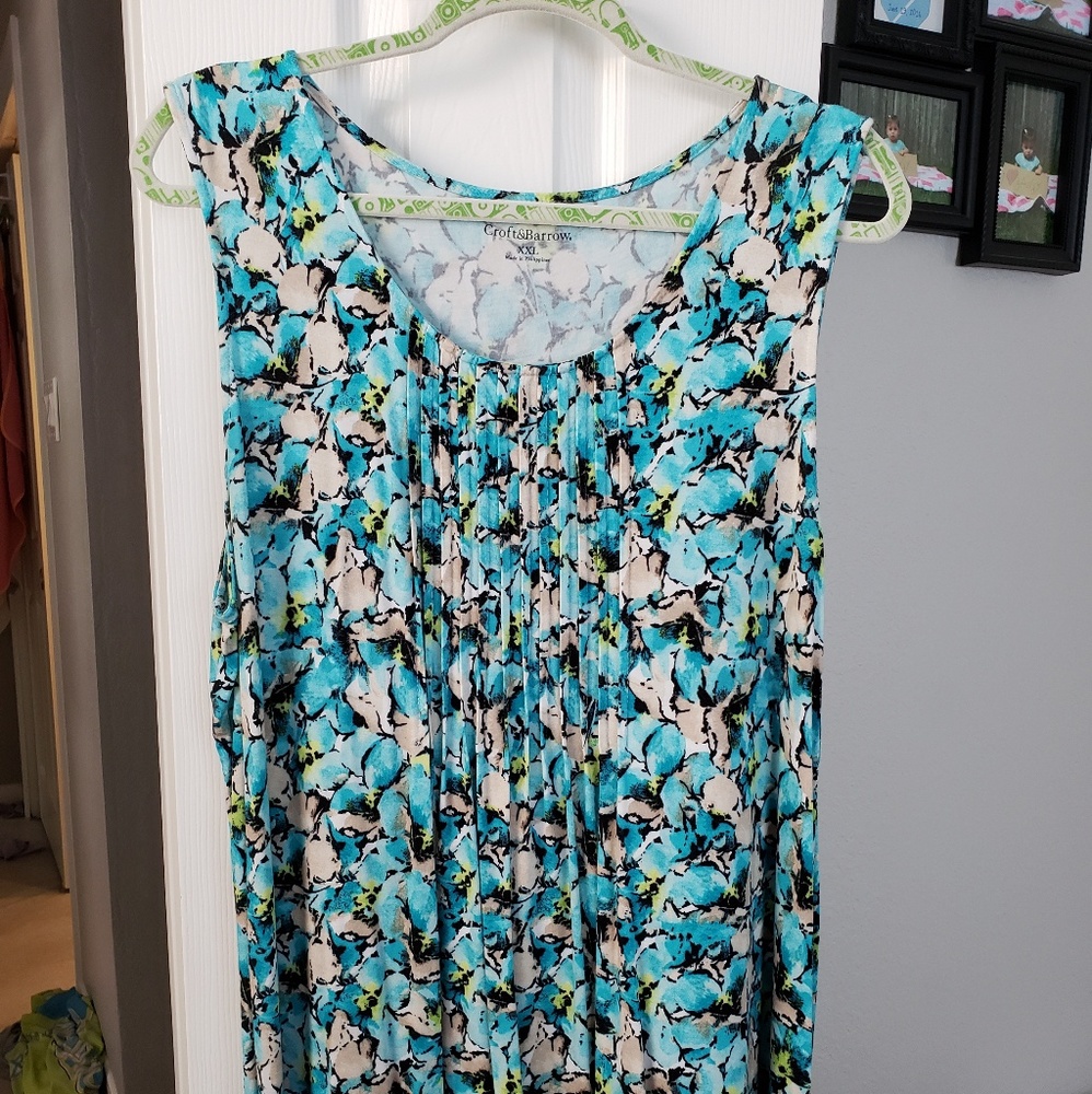 Sleeveless blouse